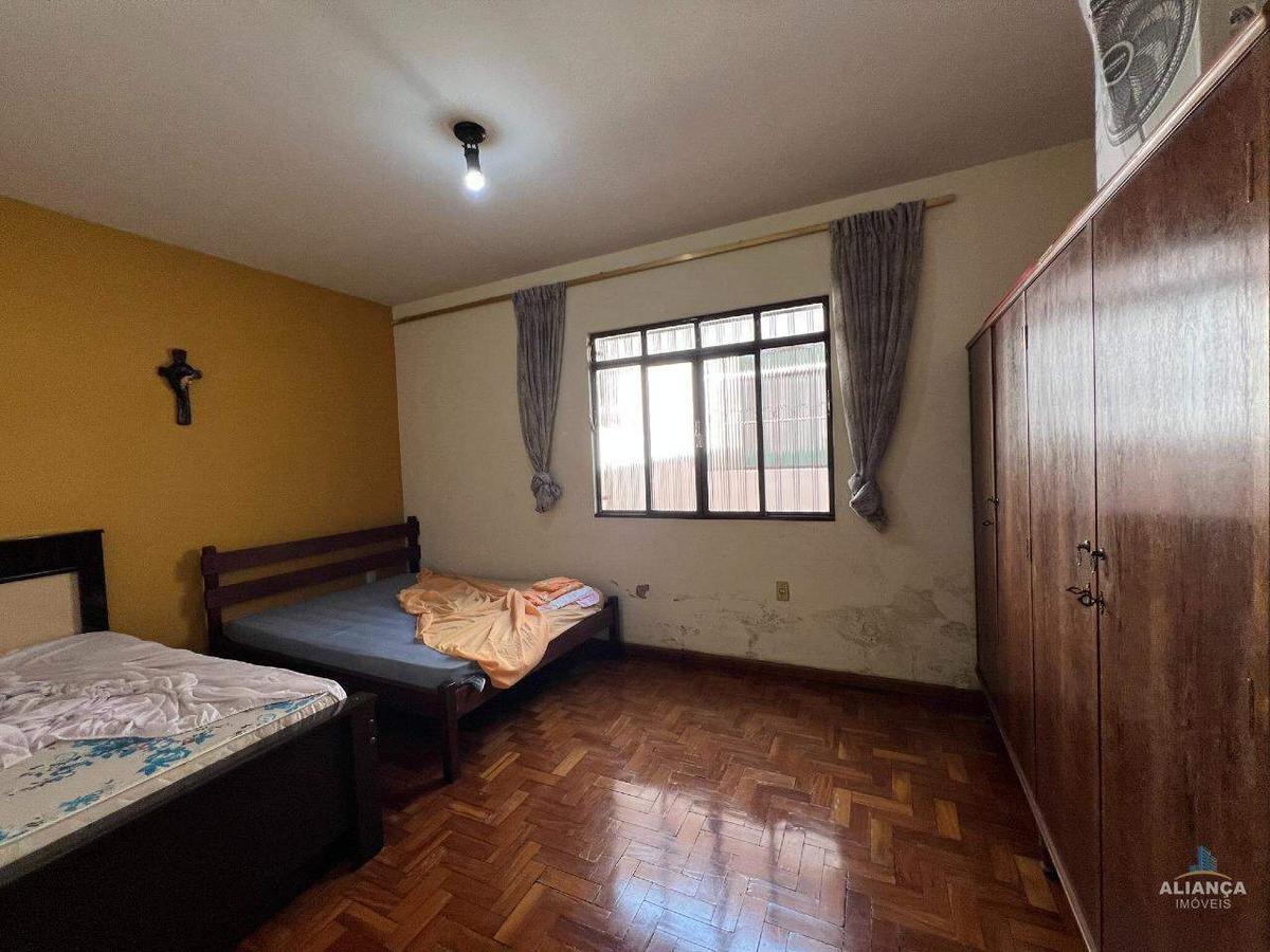 Casa, Centro, 3 Quartos, 4 Vagas, 2 Suítes