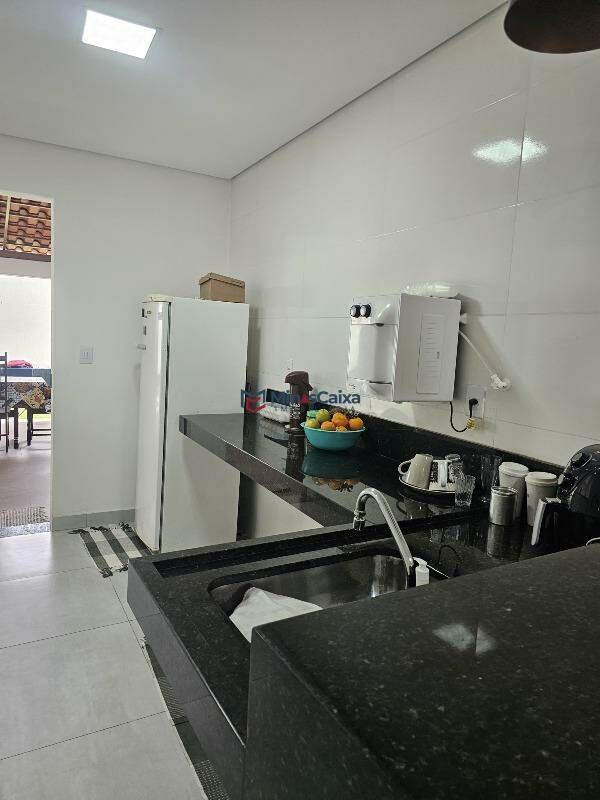 Casa, Quitandinha, 3 Quartos, 2 Vagas, 1 Suíte