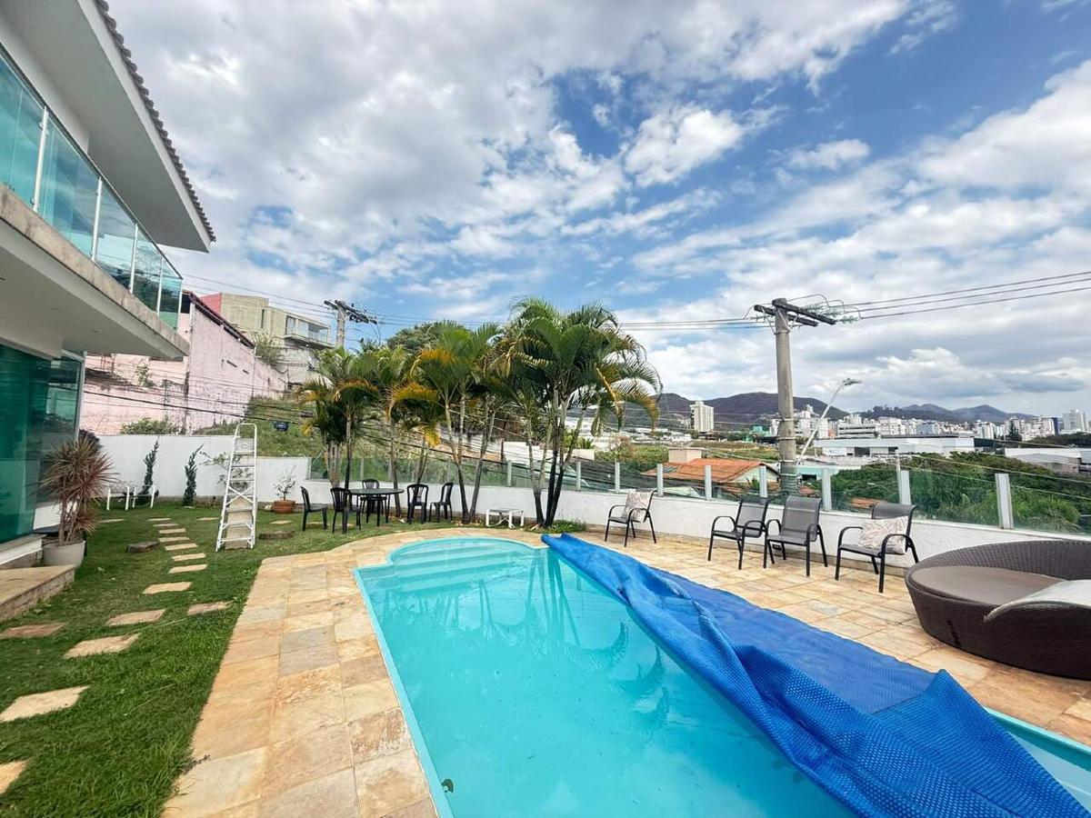 Casa, Estoril, 3 Quartos, 2 Vagas, 1 Suíte