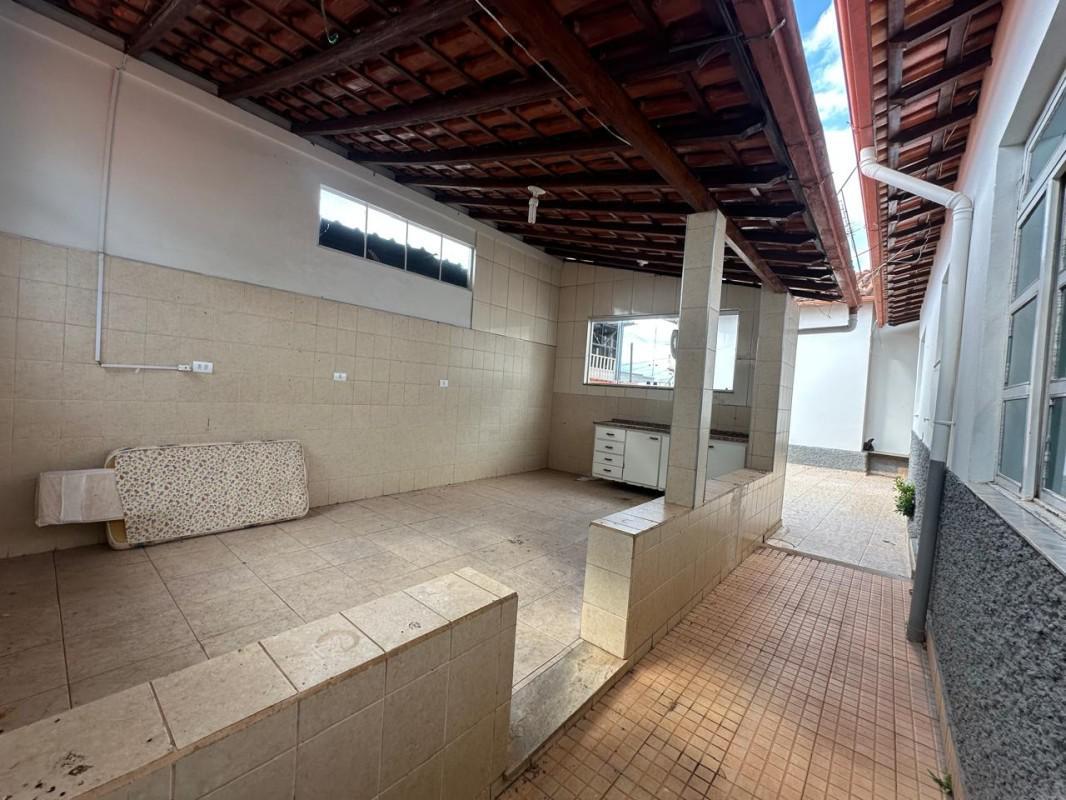 Casa, Centro, 5 Quartos, 0 Vaga
