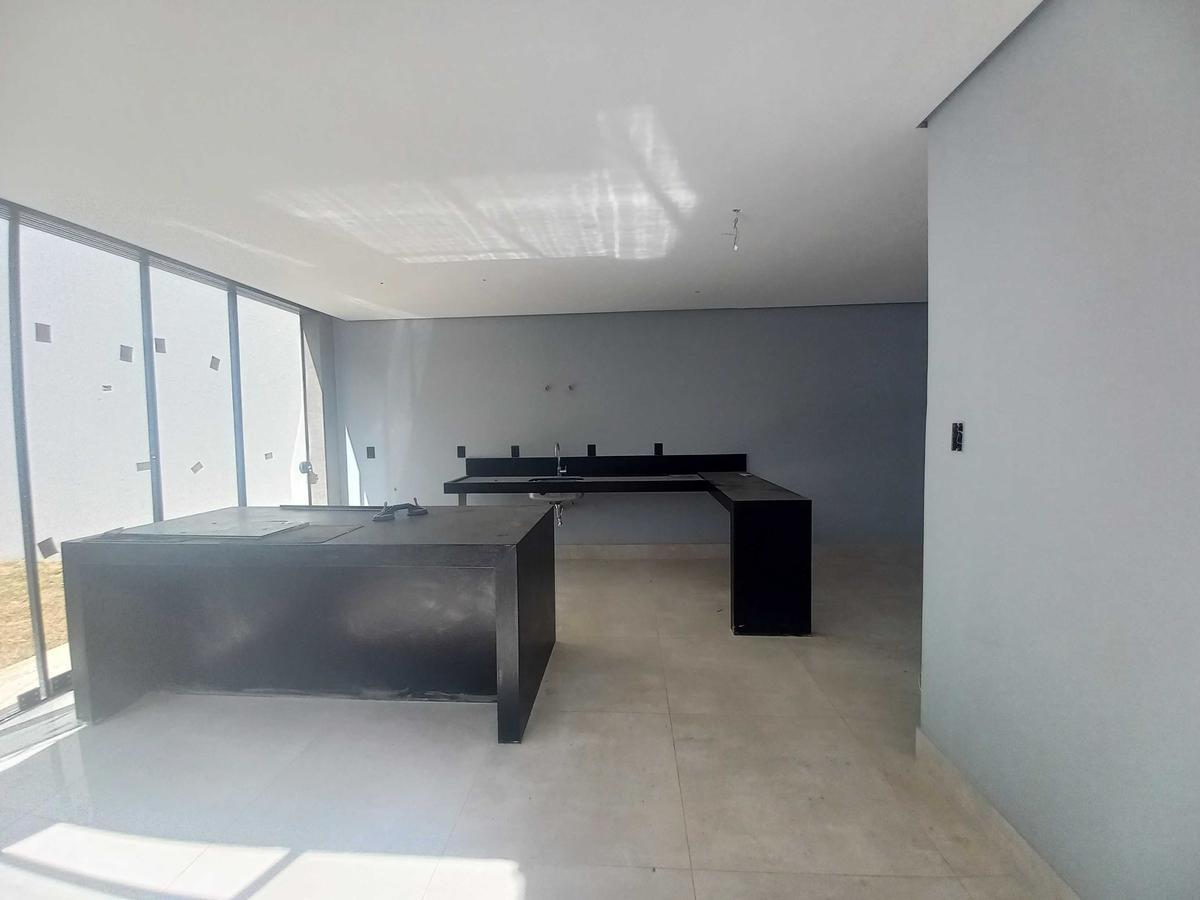 Casa, Fernão Dias, 4 Quartos, 6 Vagas, 1 Suíte