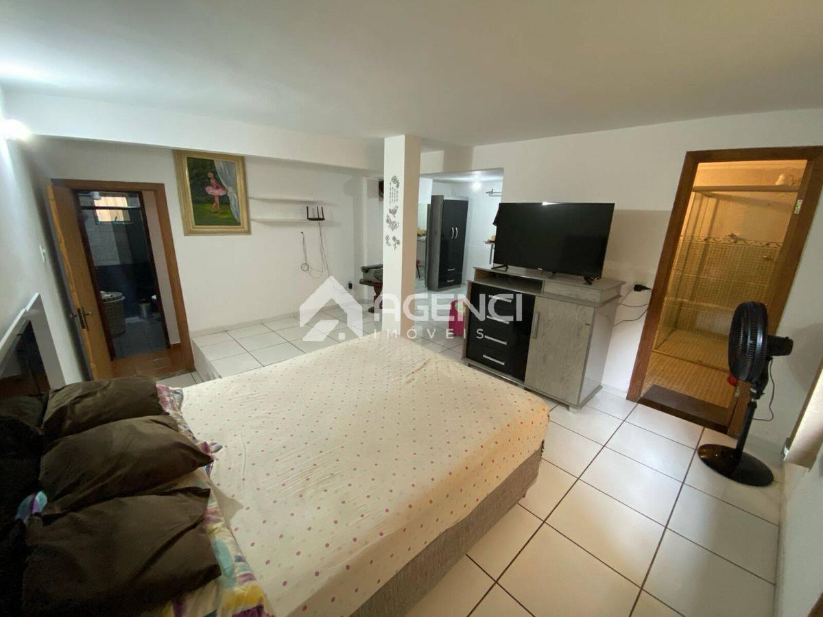 Casa, Arvoredo, 4 Quartos, 0 Vaga, 1 Suíte