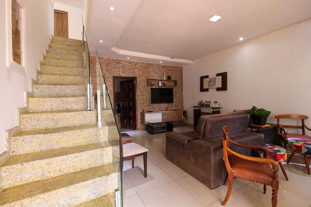 Casa, Horto, 6 Quartos, 2 Vagas, 5 Suítes