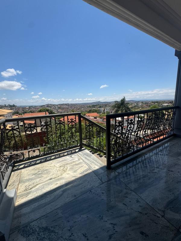 Casa, Trevo, 4 Quartos, 10 Vagas, 1 Suíte