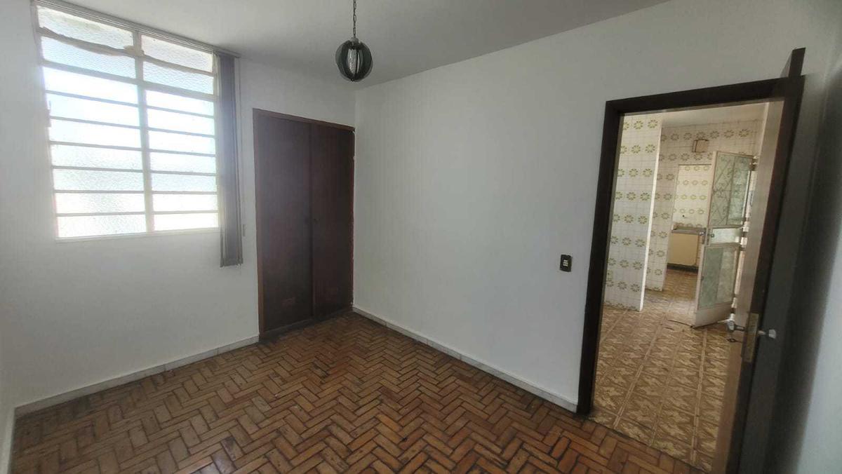 Casa, João Pinheiro, 5 Quartos, 4 Vagas, 1 Suíte