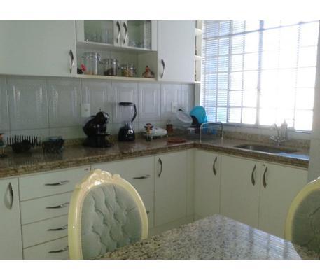 Casa, Castelo, 3 Quartos, 2 Vagas, 1 Suíte