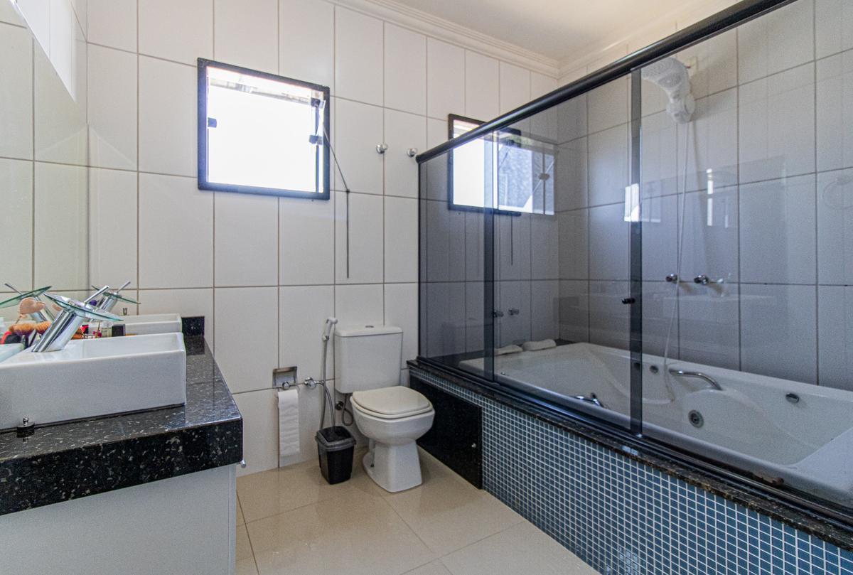 Casa, Granja Ouro Branco, 3 Quartos, 10 Vagas, 1 Suíte