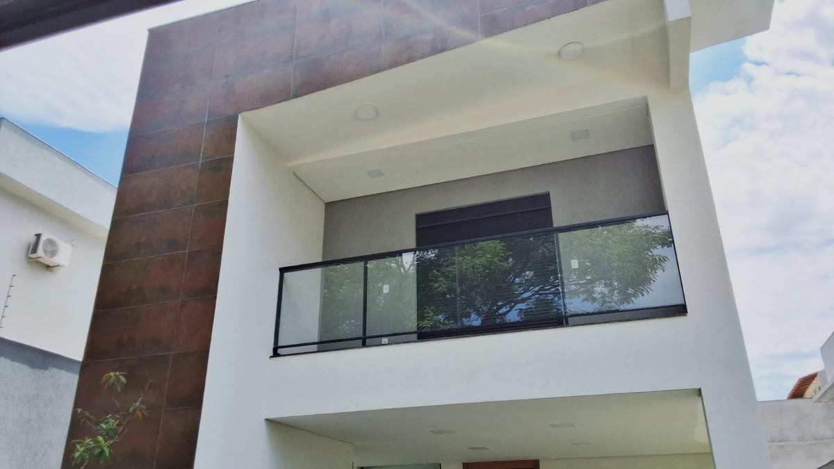 Casa, Trevo, 4 Quartos, 2 Vagas, 2 Suítes