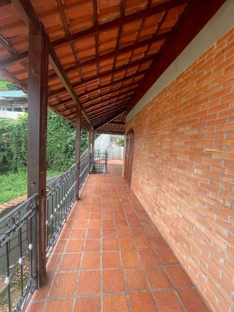 Casa, Centro, 3 Quartos, 2 Vagas, 1 Suíte