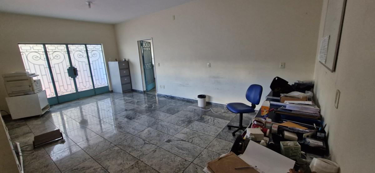Casa, Concórdia, 10 Quartos, 8 Vagas, 1 Suíte