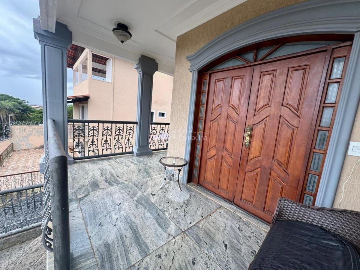 Casa, Trevo, 3 Quartos, 10 Vagas, 1 Suíte