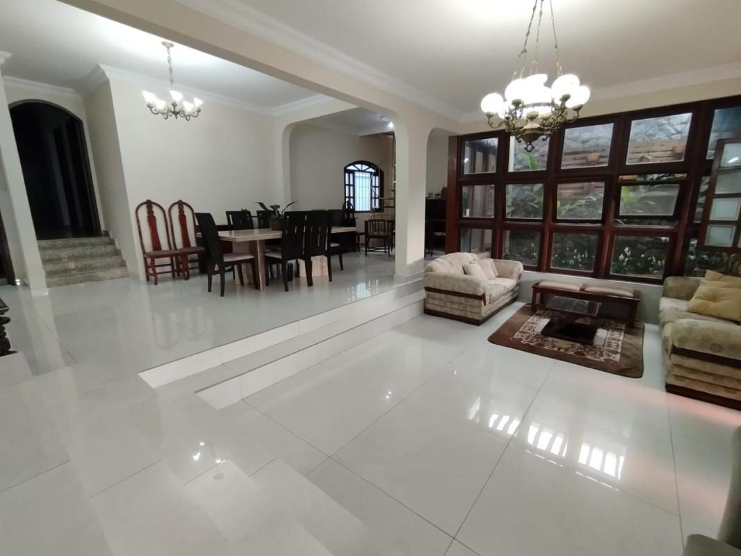 Casa, Castelo, 3 Quartos, 4 Vagas, 1 Suíte