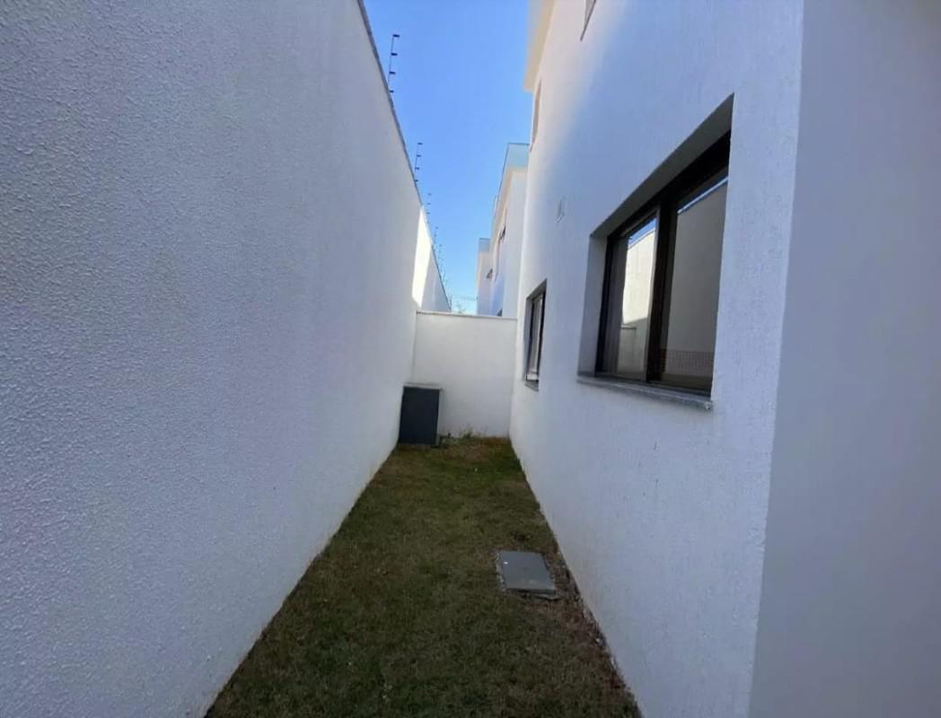 Casa, Trevo, 3 Quartos, 2 Vagas, 1 Suíte