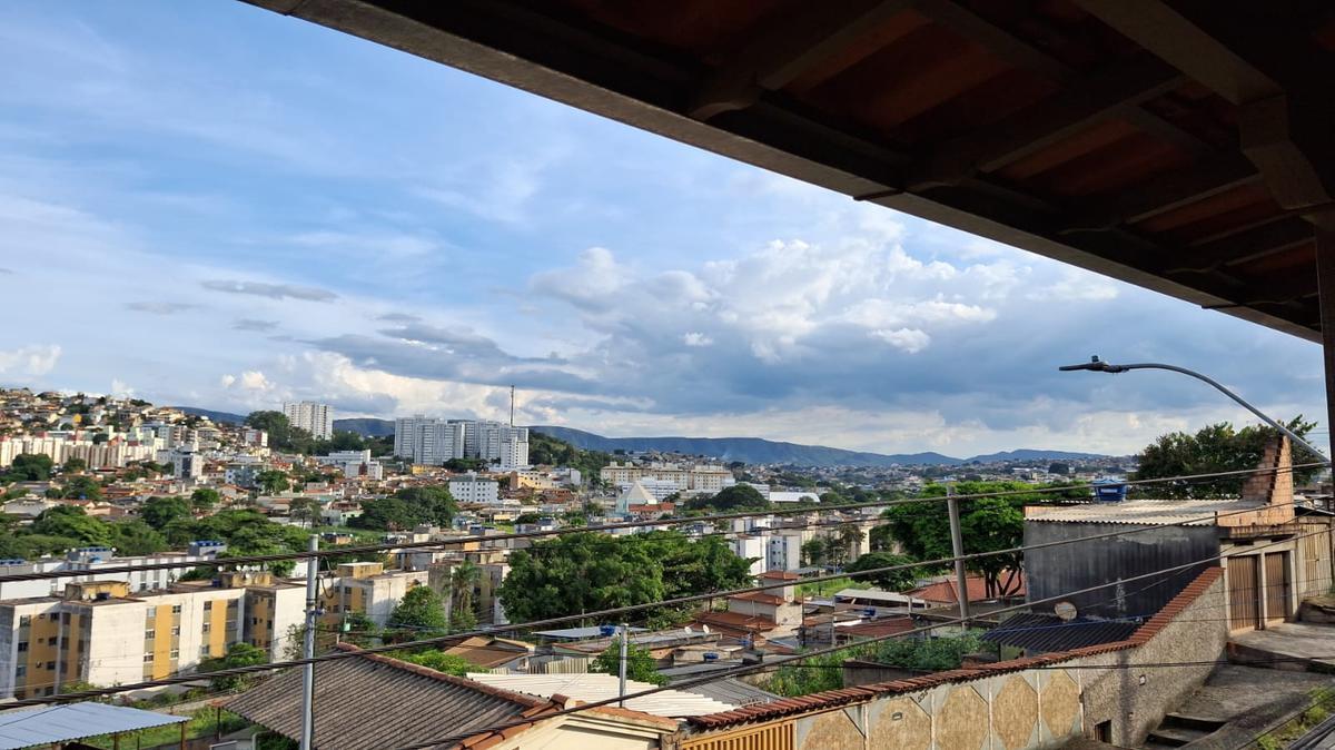 Casa, Industrial, 3 Quartos, 6 Vagas, 1 Suíte