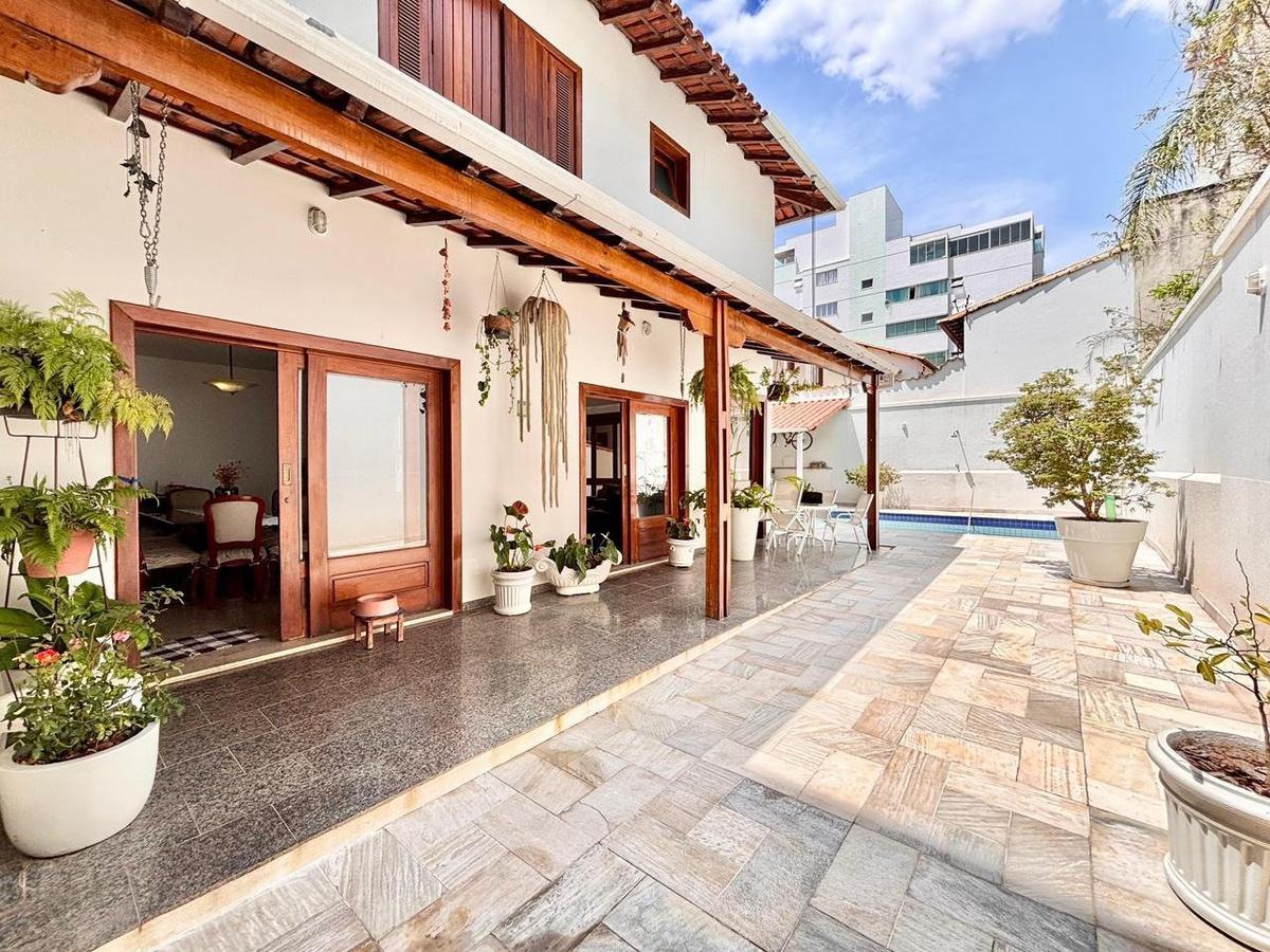 Casa, Castelo, 5 Quartos, 6 Vagas, 2 Suítes