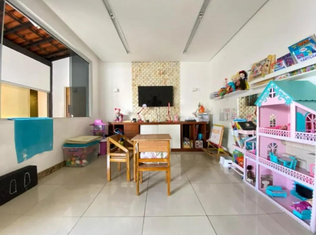 Casa, Planalto, 4 Quartos, 5 Vagas, 2 Suítes