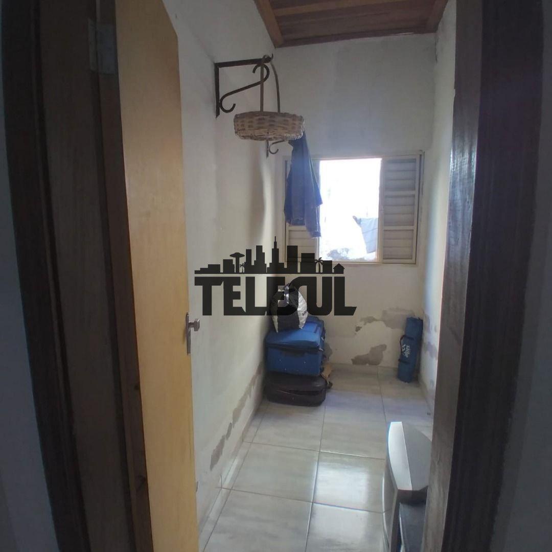 Casa, Centro, 4 Quartos, 0 Vaga, 1 Suíte