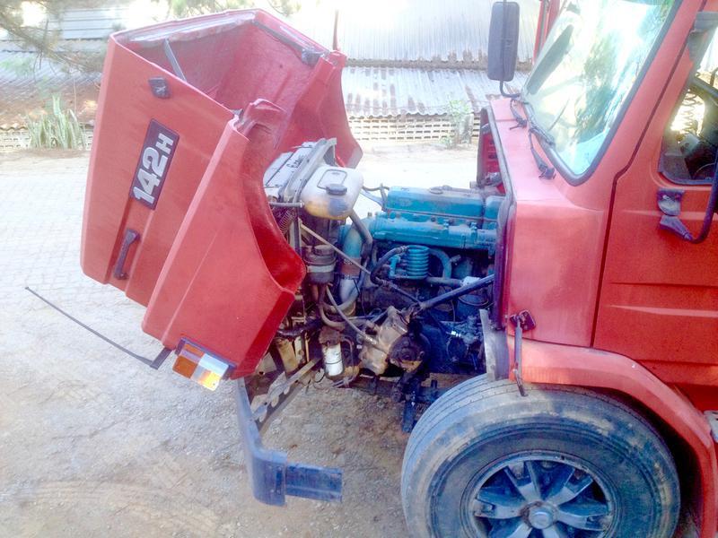 Saab-scania T-142 Hs 450 4x2 2p (diesel)