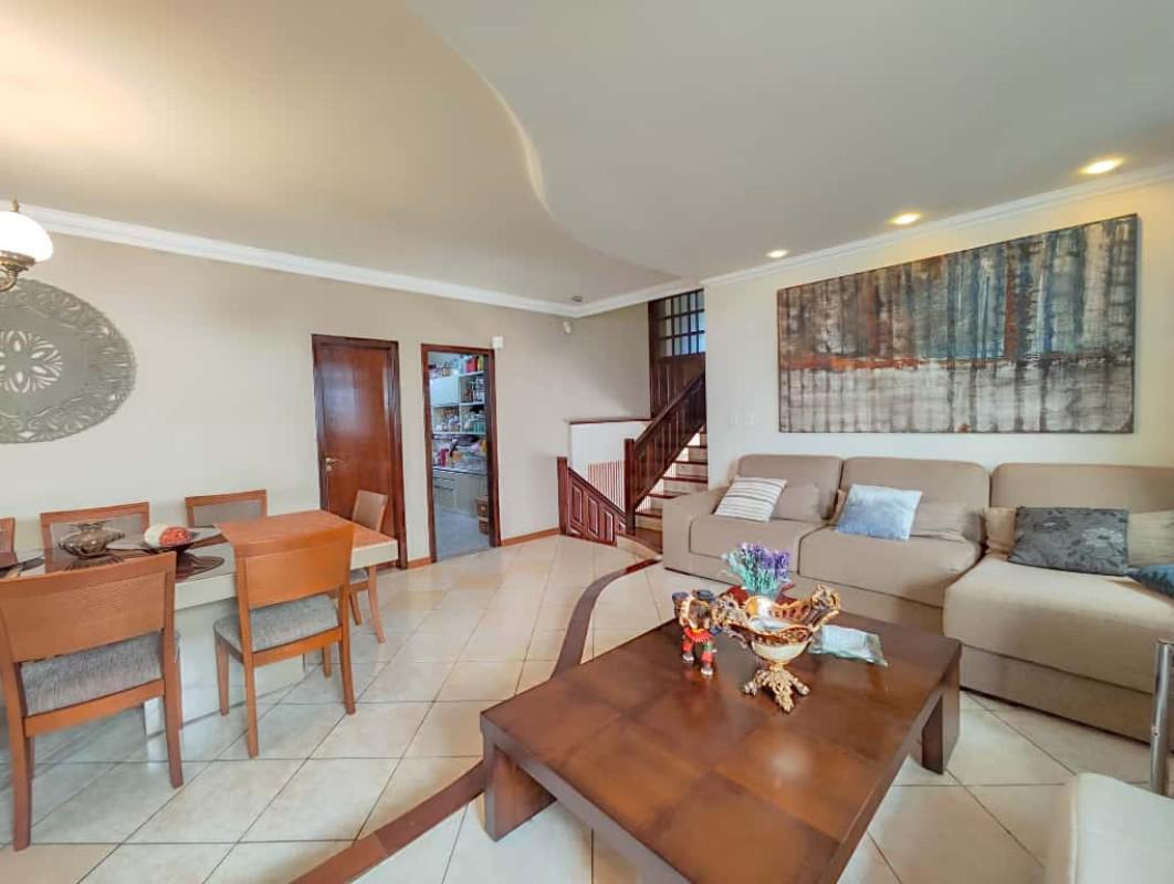 Casa, Castelo, 5 Quartos, 4 Vagas, 2 Suítes