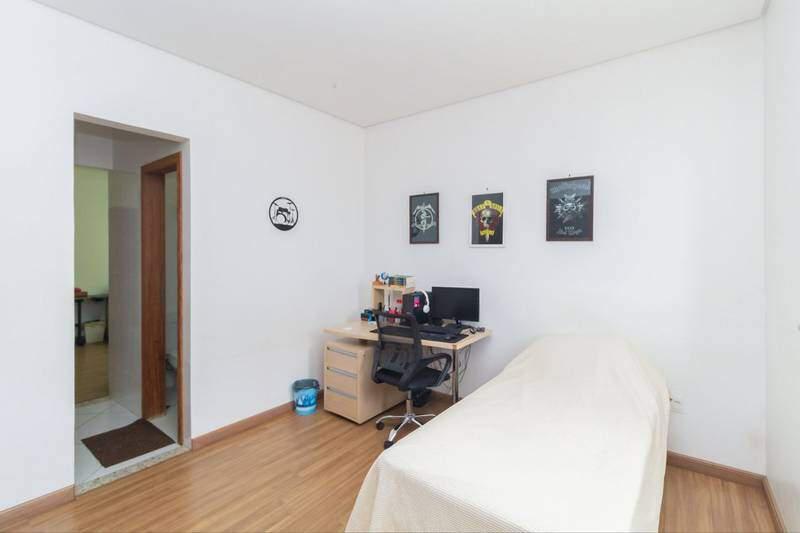 Casa, Estoril, 4 Quartos, 3 Vagas, 2 Suítes