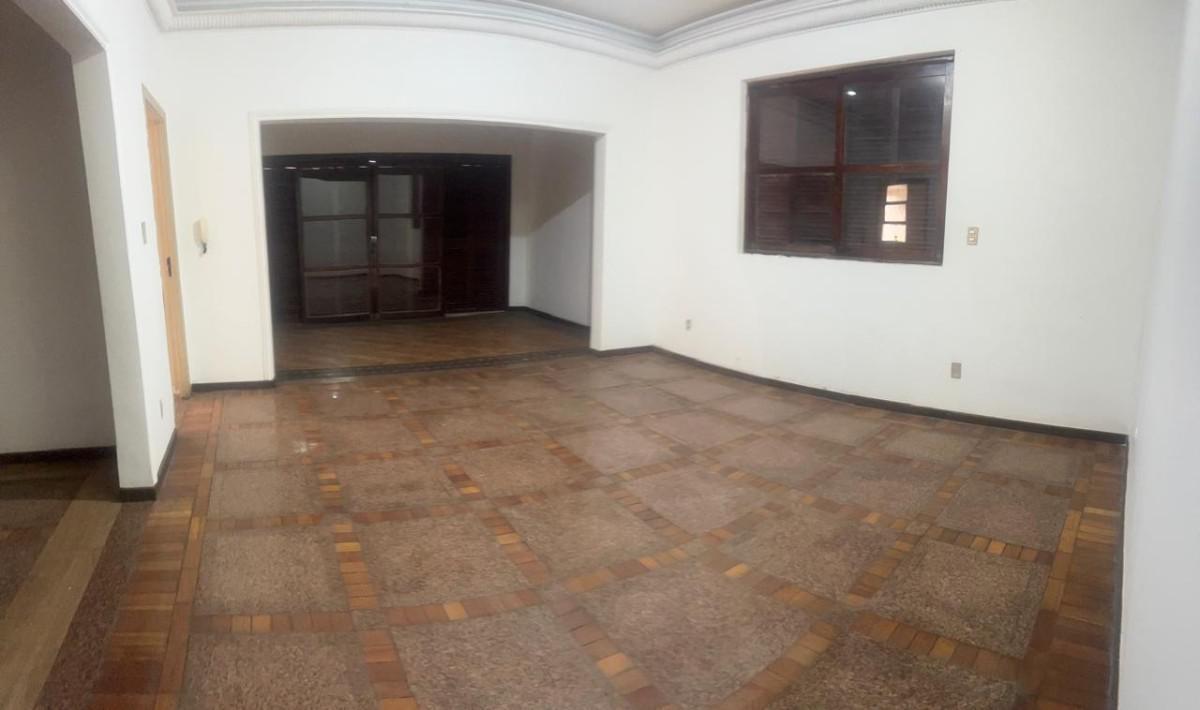 Casa, Centro, 3 Quartos, 0 Vaga, 3 Suítes