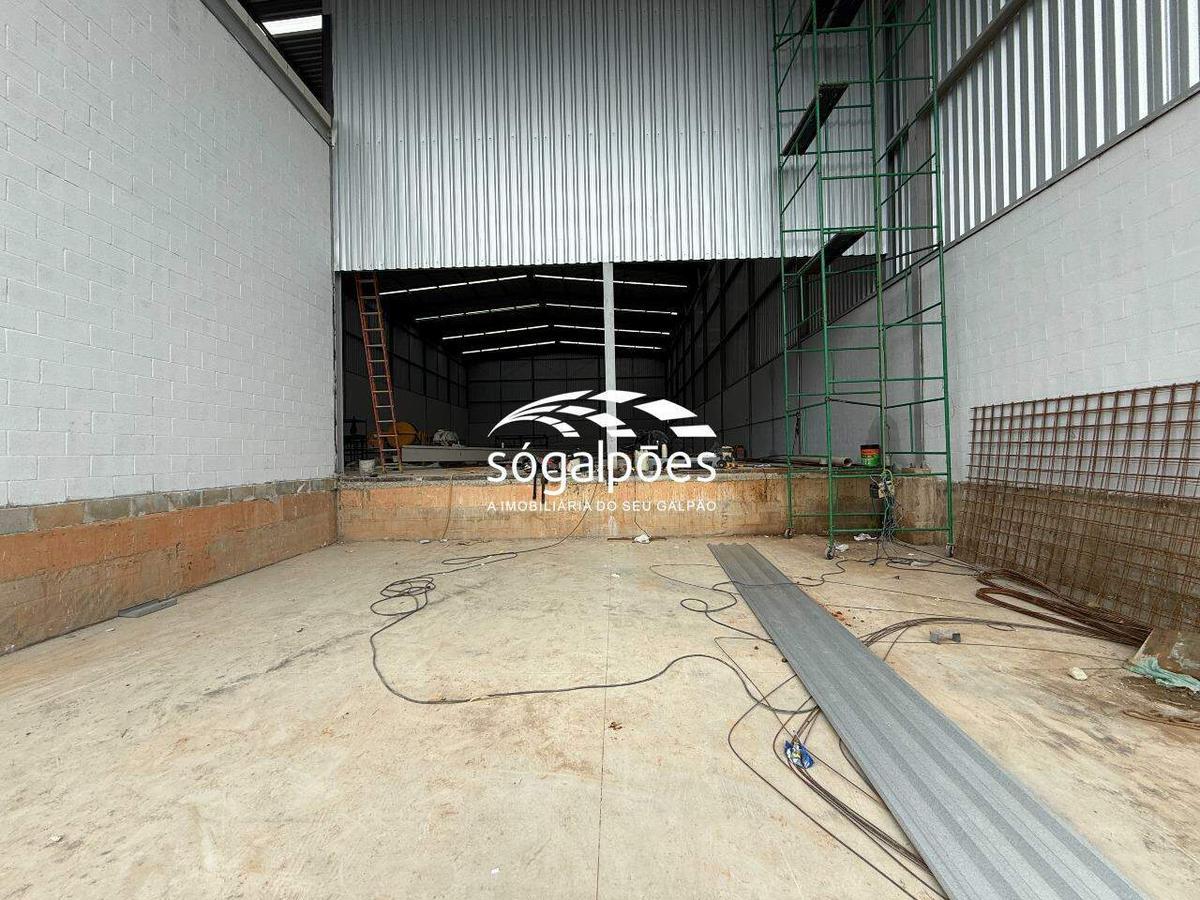 Galpão, Bandeirinhas, 12 Vagas
