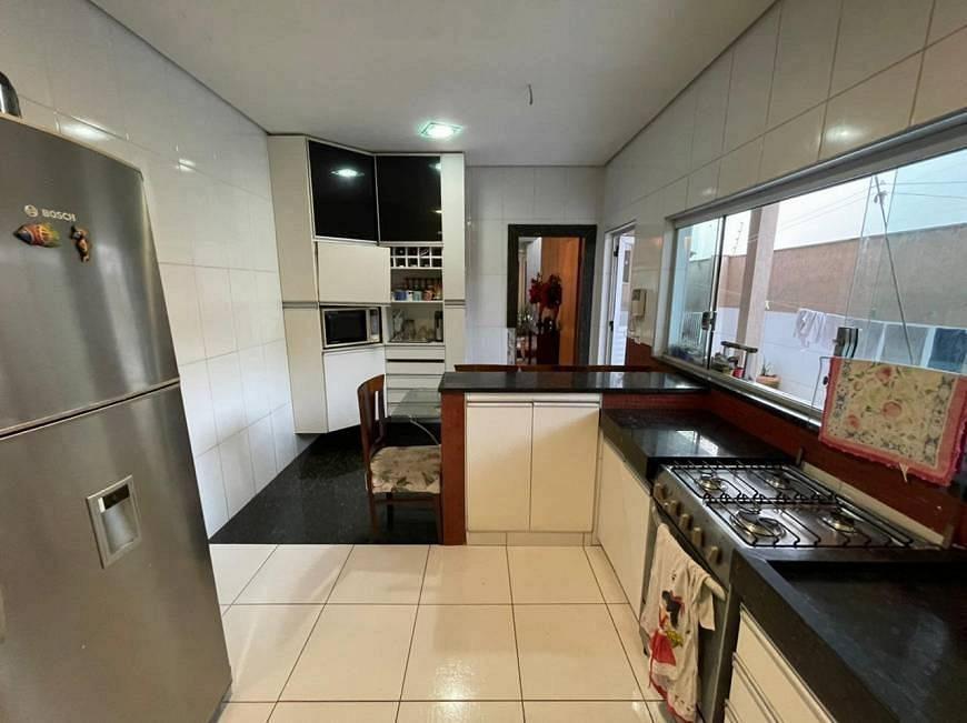 Casa, Trevo, 4 Quartos, 5 Vagas, 2 Suítes