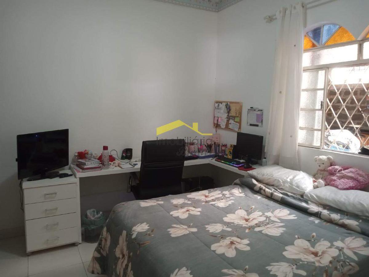 Casa, Cinquentenário, 3 Quartos, 4 Vagas, 2 Suítes