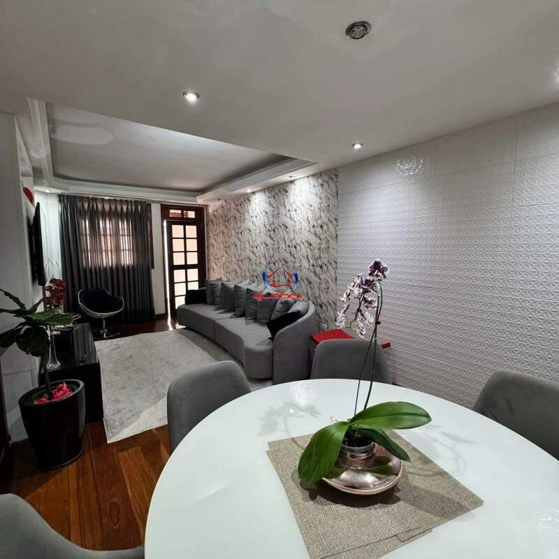 Casa, Castelo, 3 Quartos, 2 Vagas, 1 Suíte