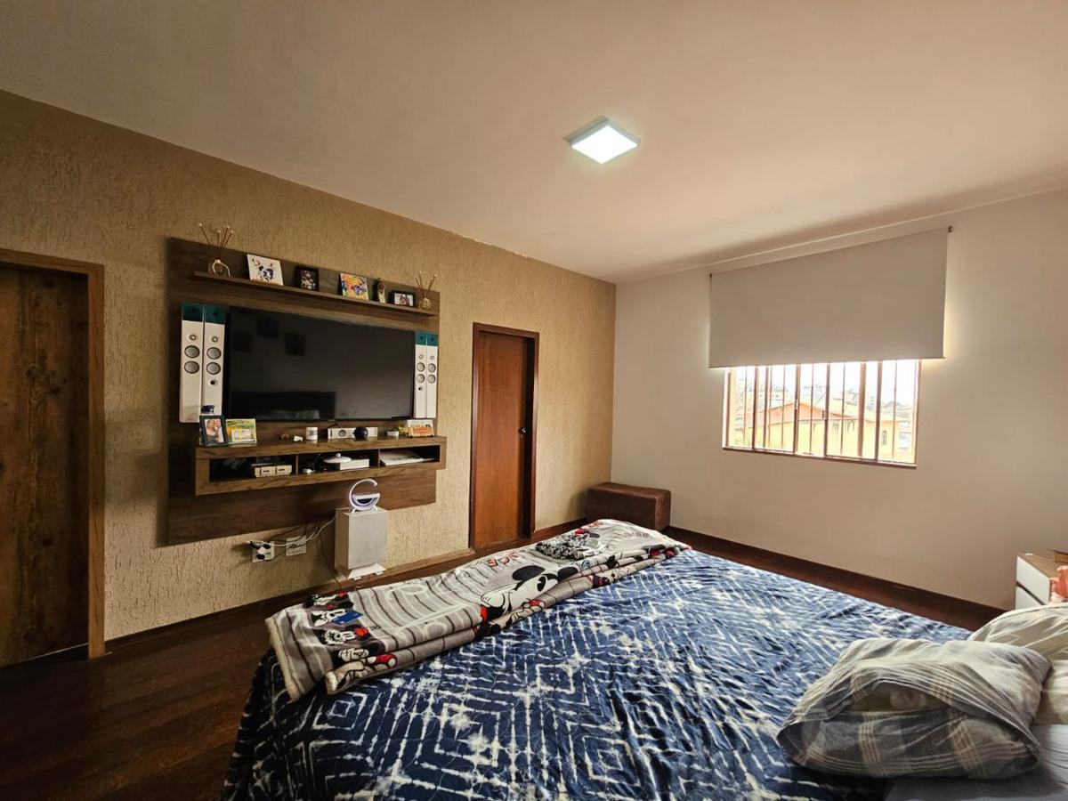 Casa, Santa Cruz, 4 Quartos, 4 Vagas, 1 Suíte