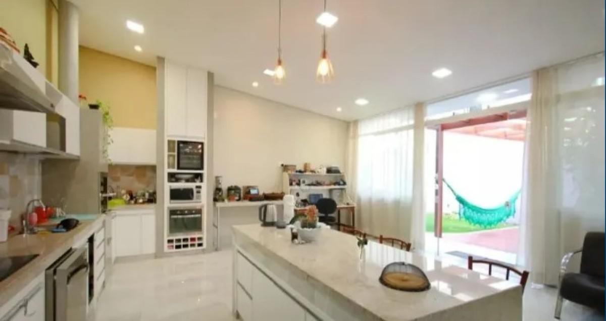 Casa, Sagrada Família, 4 Quartos, 2 Vagas, 2 Suítes