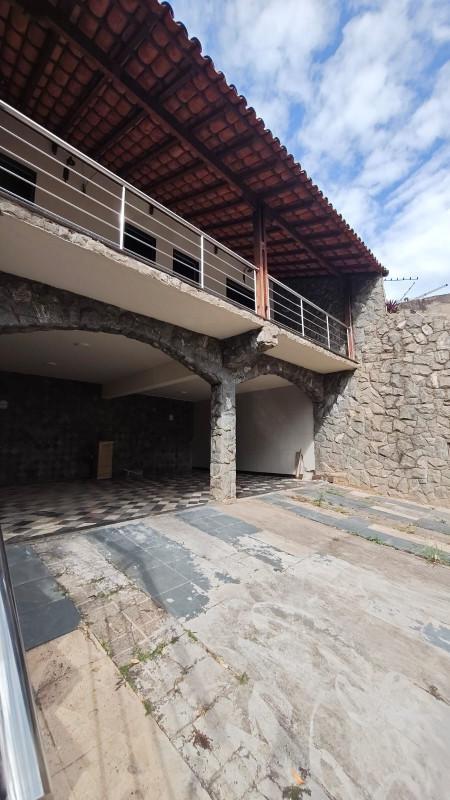Casa, Barreiro, 3 Quartos, 4 Vagas, 1 Suíte
