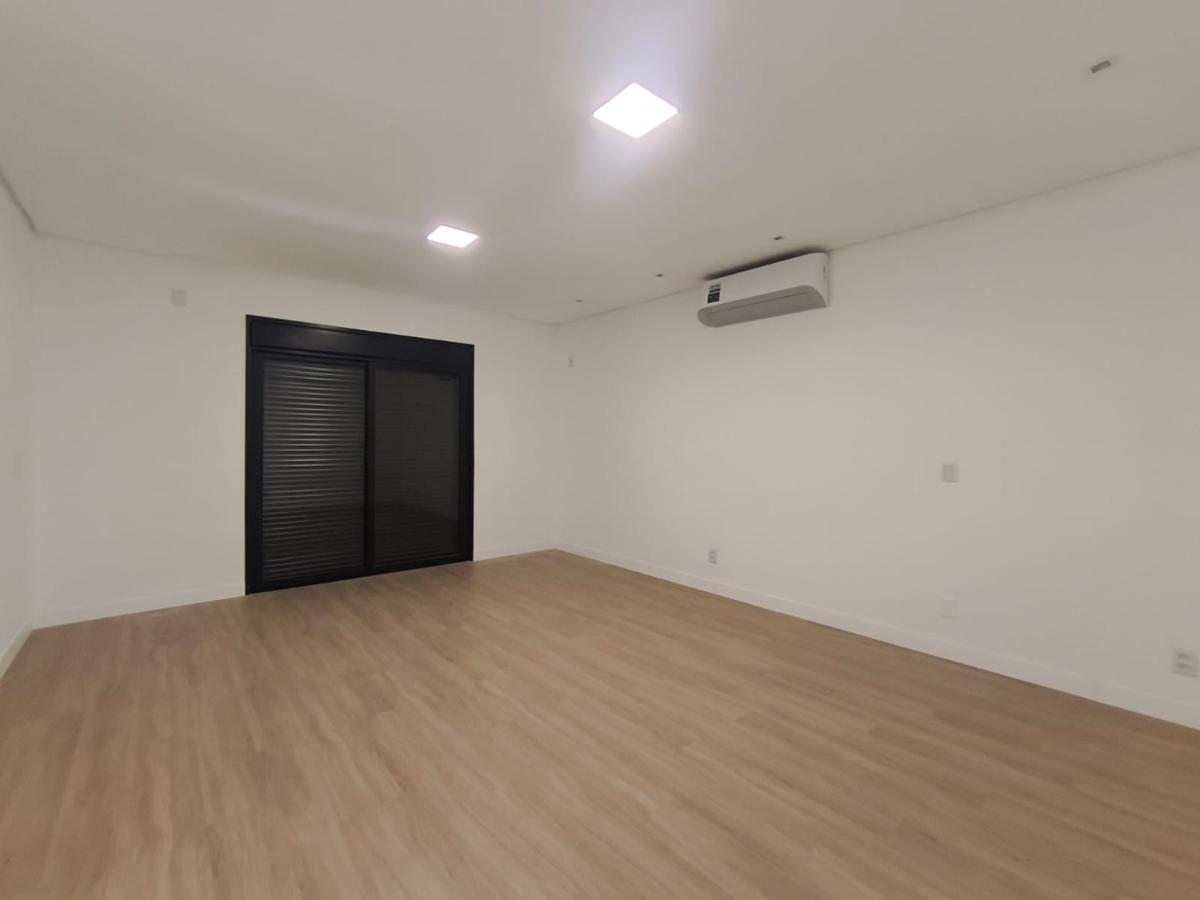 Casa, Trevo, 4 Quartos, 4 Vagas, 3 Suítes