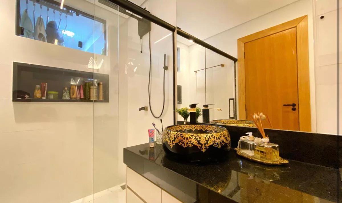 Casa, Lourdes, 4 Quartos, 0 Vaga, 1 Suíte