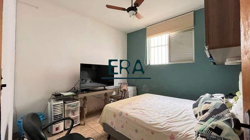 Casa, Buritis, 5 Quartos, 0 Vaga, 1 Suíte