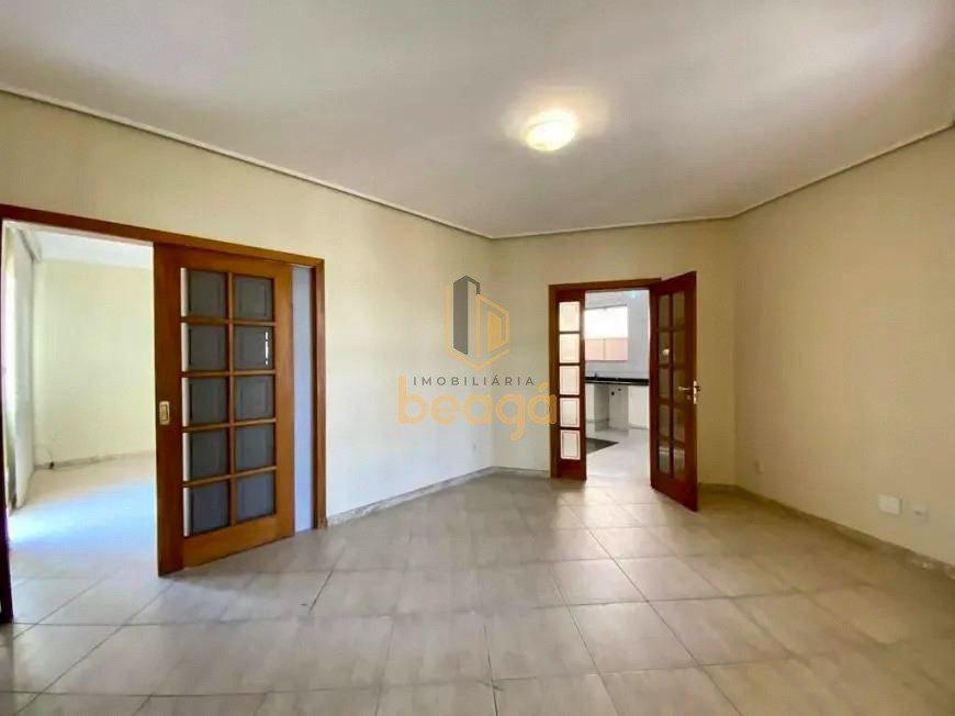 Casa, Castelo, 4 Quartos, 6 Vagas, 1 Suíte