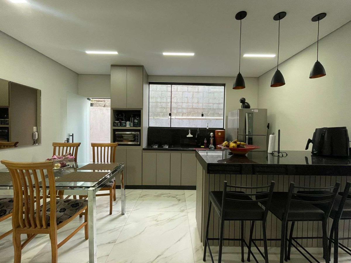 Casa, Santa Efigênia, 3 Quartos, 2 Vagas, 1 Suíte