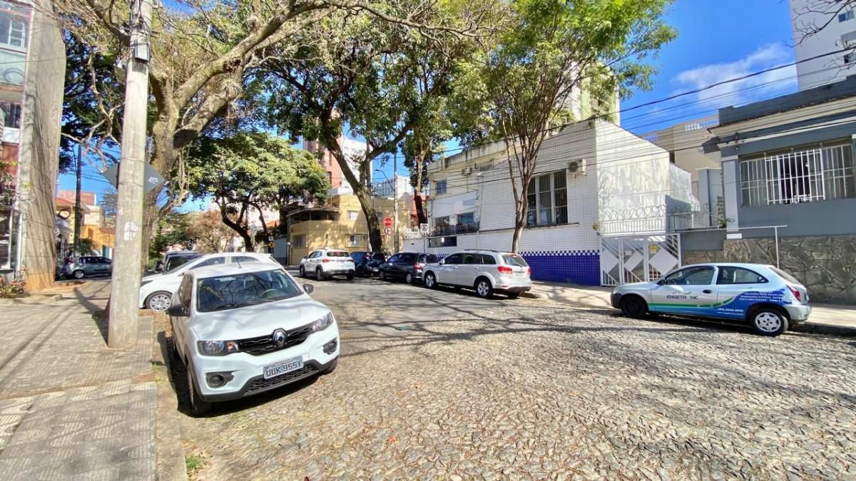 Casa Comercial, Floresta, 11 Quartos, 0 Vaga, 1 Suíte