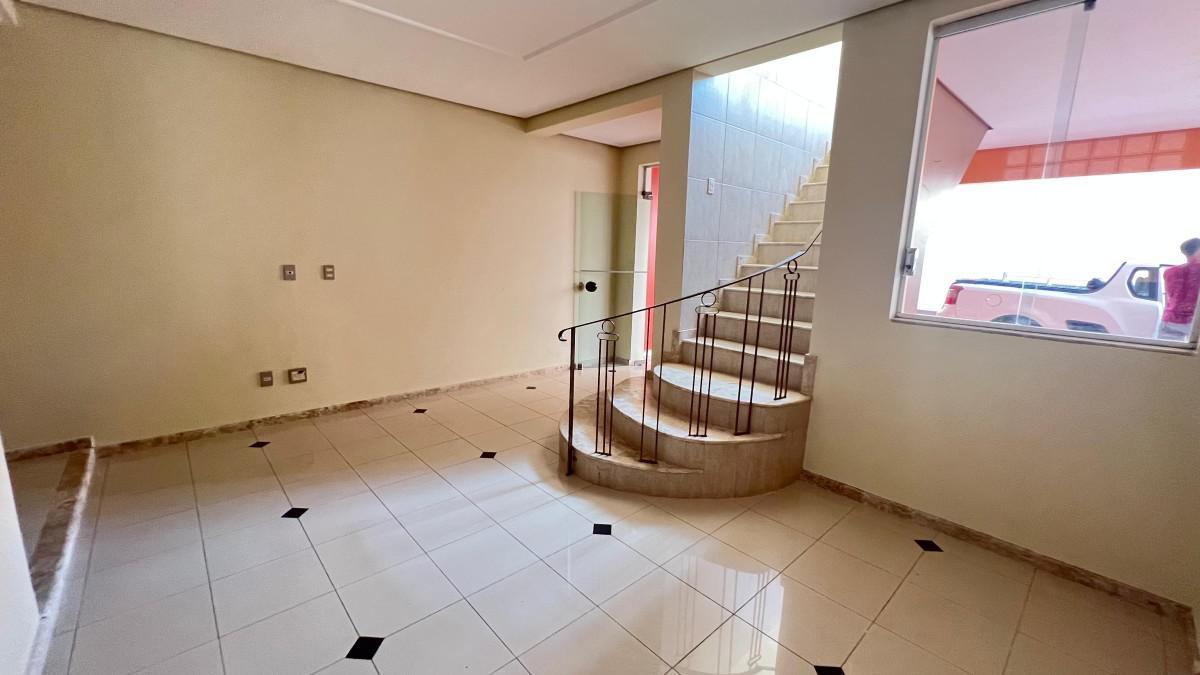 Casa, Castelo, 4 Quartos, 6 Vagas, 2 Suítes