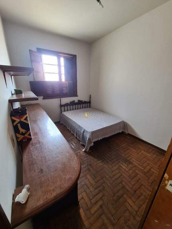 Casa, Floresta, 17 Quartos, 0 Vaga, 4 Suítes