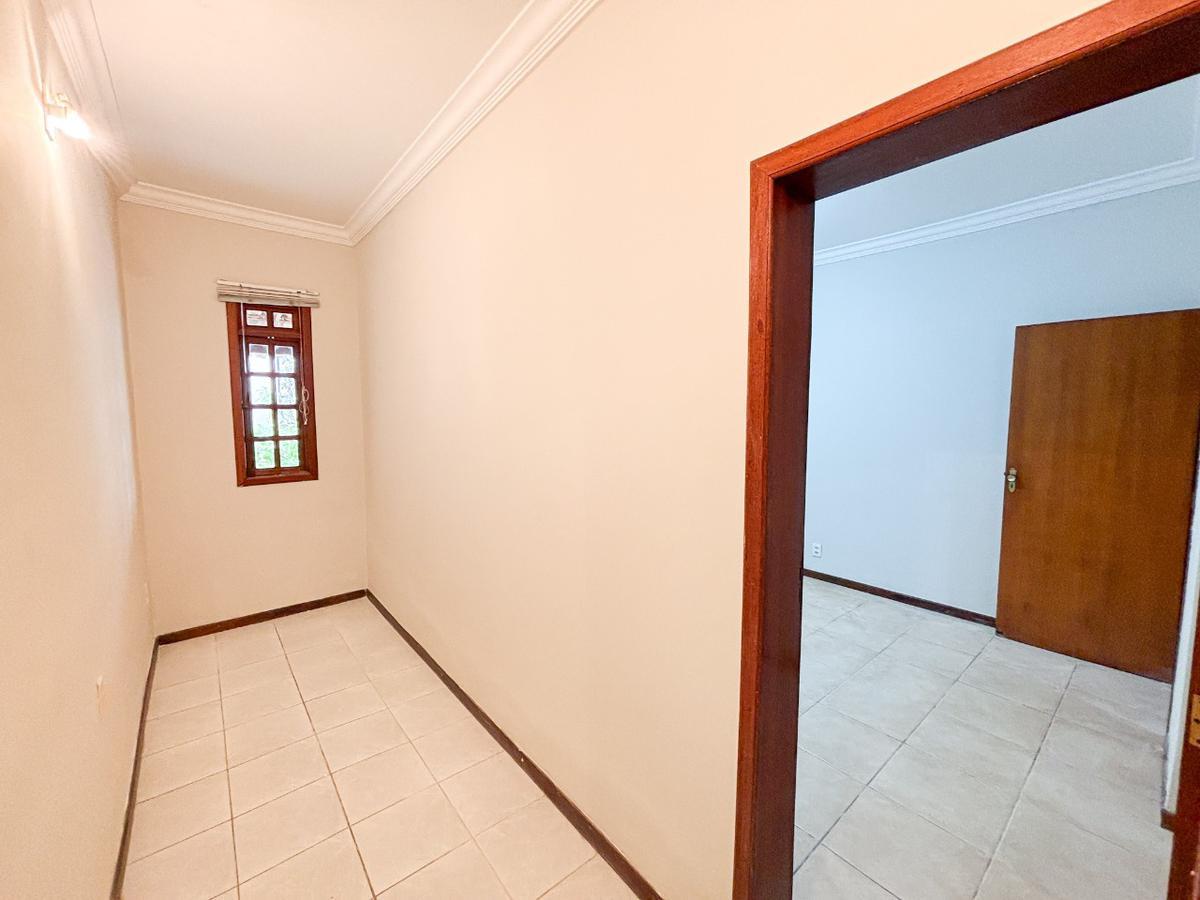 Casa, Três Barras, 5 Quartos, 2 Vagas, 1 Suíte