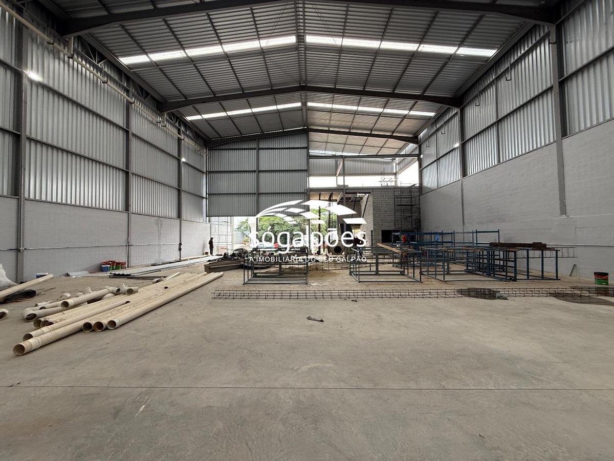 Galpão, Bandeirinhas, 12 Vagas