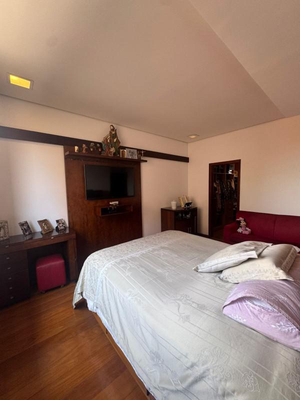 Casa, Trevo, 4 Quartos, 10 Vagas, 1 Suíte