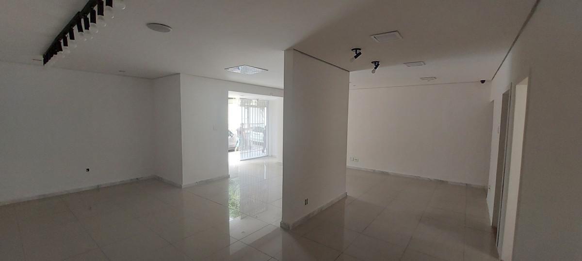 Casa Comercial, Prado, 1 Quarto, 0 Vaga