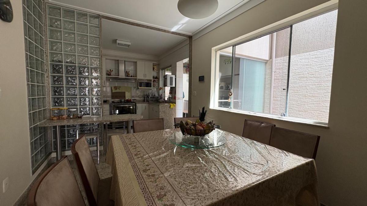 Casa, Calafate, 4 Quartos, 6 Vagas, 3 Suítes