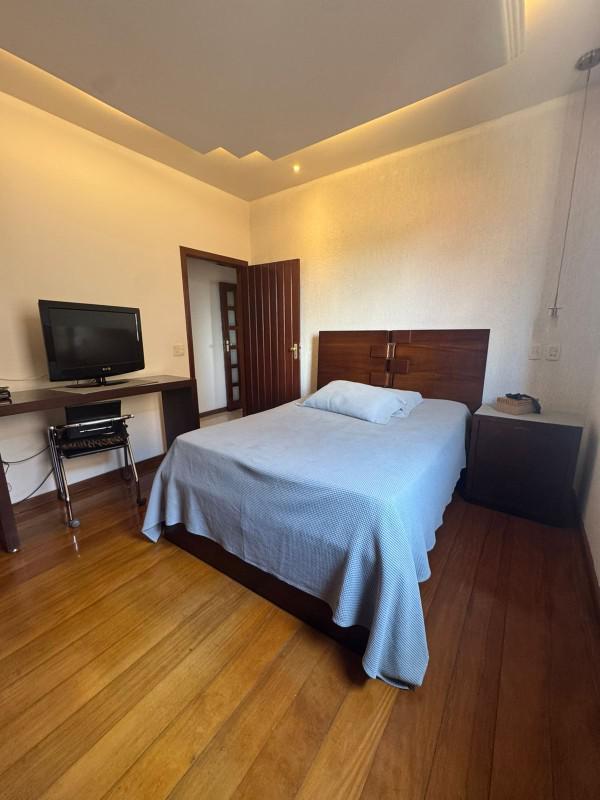 Casa, Trevo, 4 Quartos, 10 Vagas, 1 Suíte