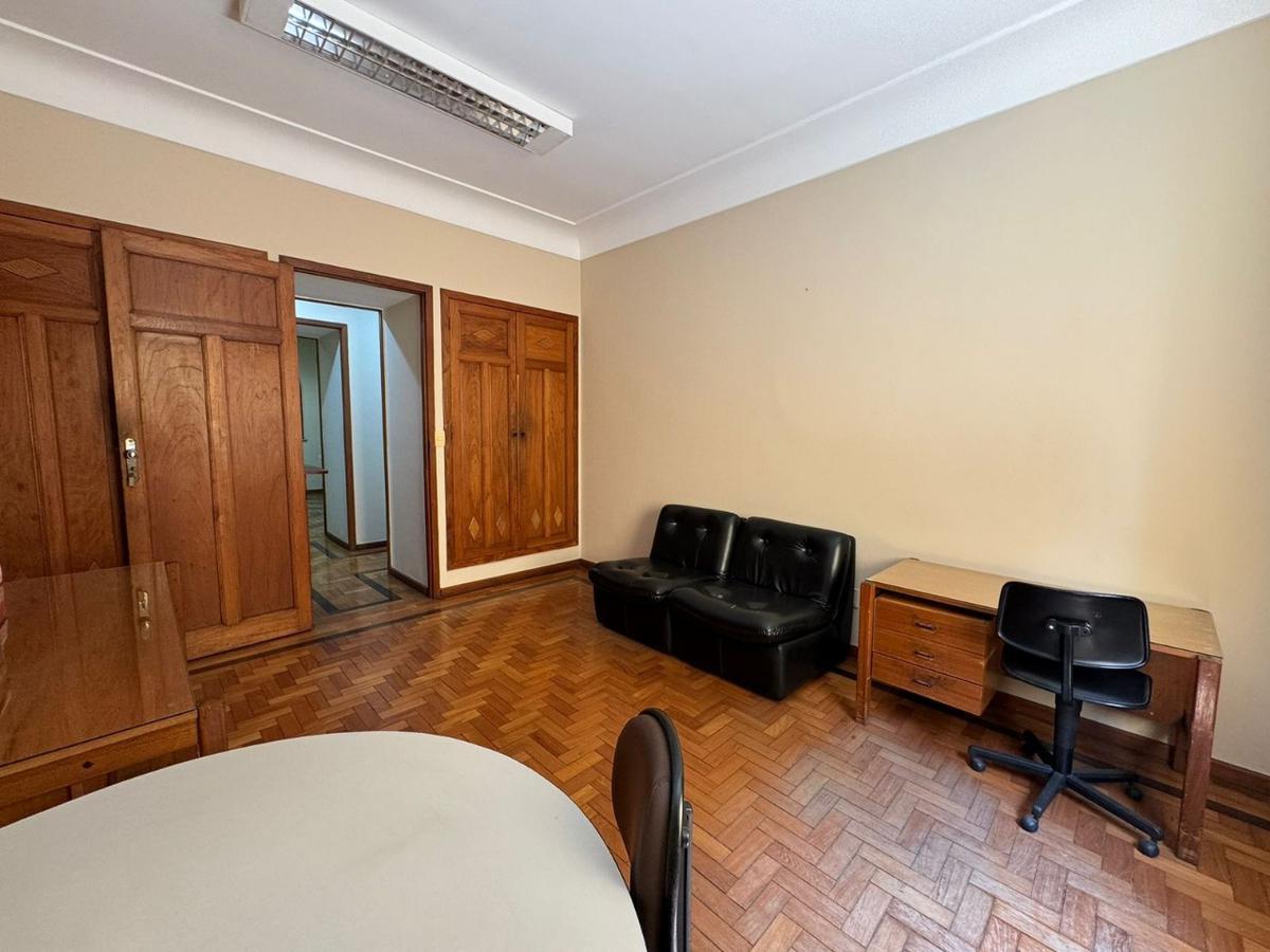 Casa, Funcionários, 10 Quartos, 30 Vagas, 5 Suítes