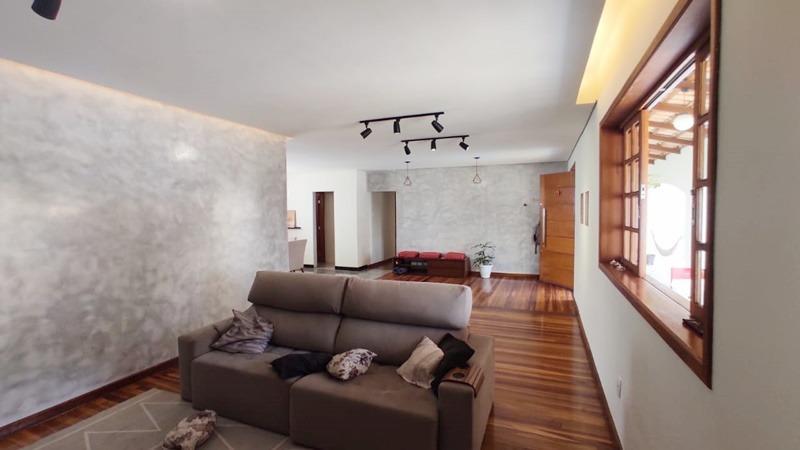 Casa, Braúnas, 3 Quartos, 8 Vagas, 2 Suítes