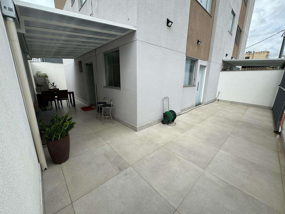 Apartamento, Sagrada Família, 2 Quartos, 2 Vagas, 1 Suíte