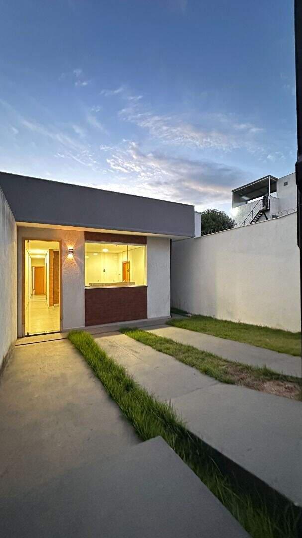Casa, Novo Centro, 3 Quartos, 2 Vagas, 1 Suíte
